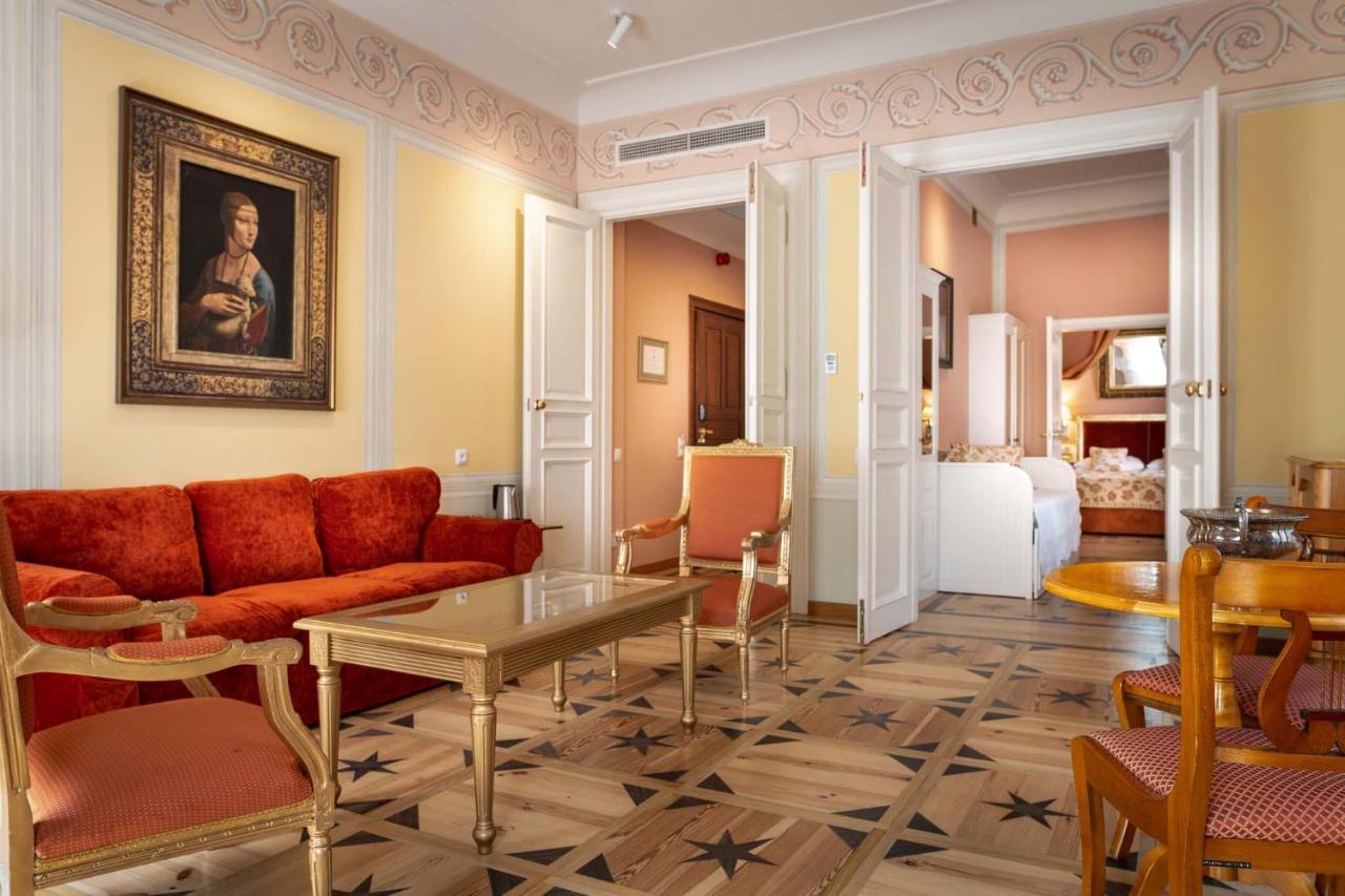 Hotel Polski Pod Bialym Orlem Krakow Exterior photo A suite at the Hotel de Crillon
