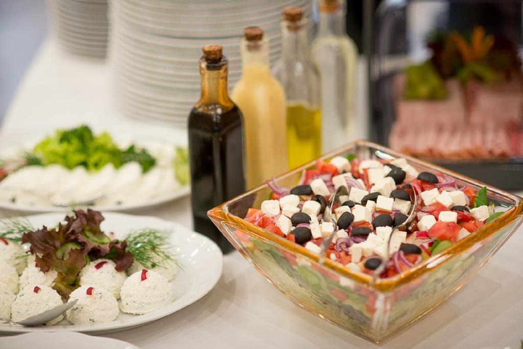 Hotel Polski Pod Bialym Orlem Krakow Exterior photo Greek salad