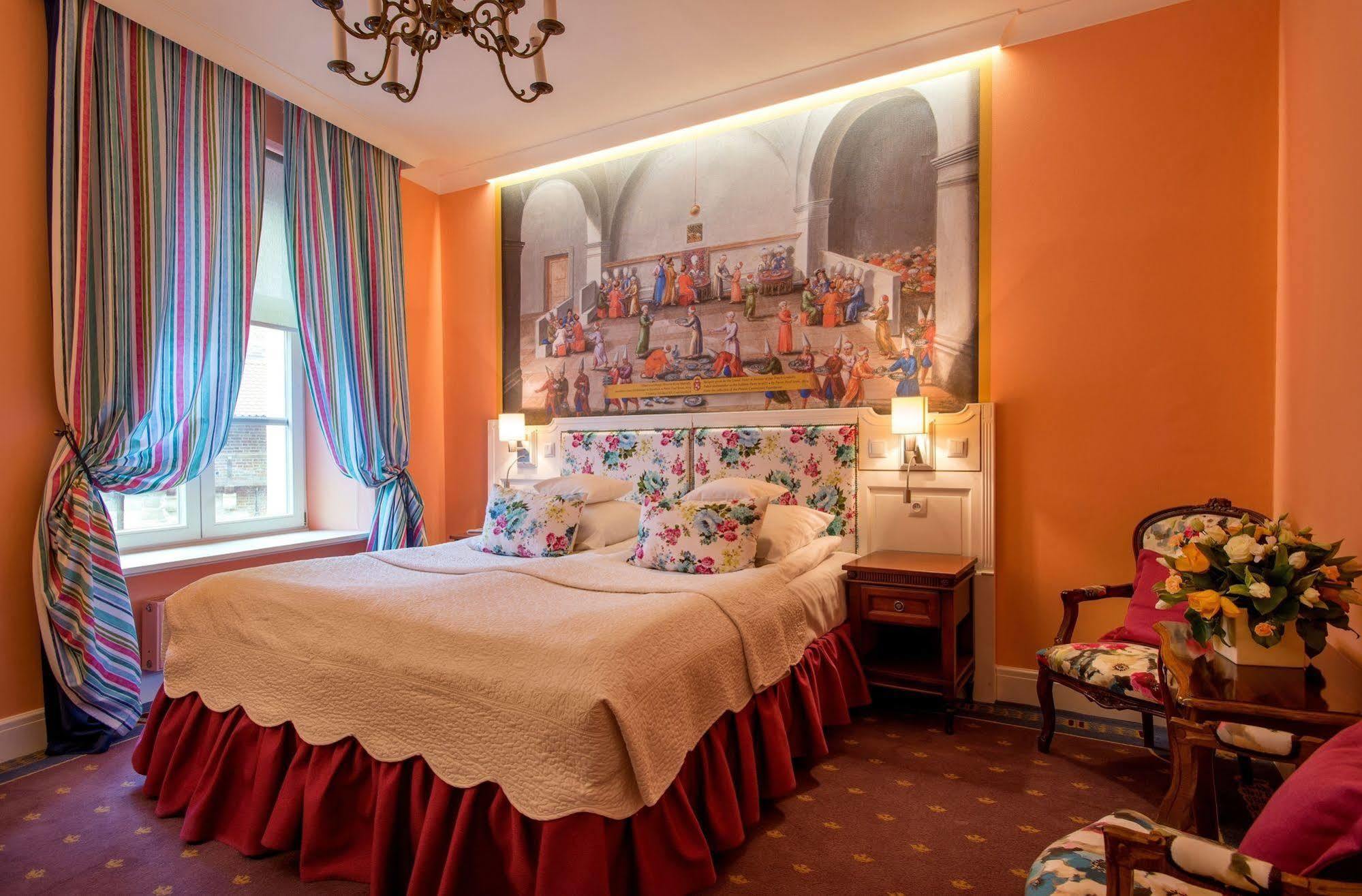 Hotel Polski Pod Bialym Orlem Krakow Exterior photo A room at the hotel